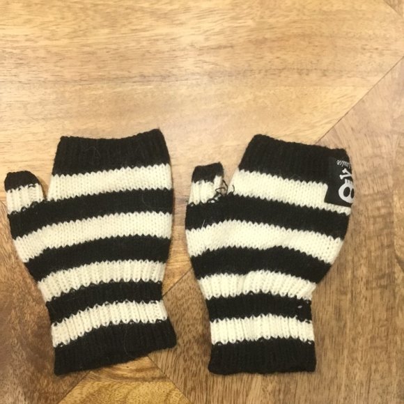 Jessica louise Accessories - Hot Topic Jessica Louise   fingerless gloves new vintage